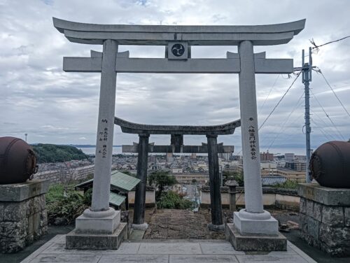 九十九段の石段と朝日の絶景