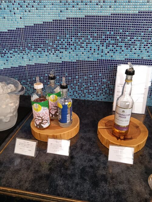 グランドメルキュール別府のラウンジで提供されるお酒。宿泊者は無料で楽しめるオールインクルーシブの一環