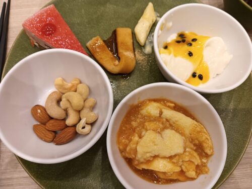 旅の夜を彩る夕食ビュッフェ。大分の海の幸や郷土料理を味わいながら、家族でゆったり過ごせるレストラン