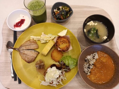 グランドメルキュール別府の朝食。ライブキッチンで仕上げる卵料理や、地元食材を使った和食が人気