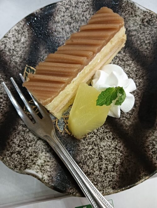 由布院倶楽部の夕食のデザート マロンケーキ
