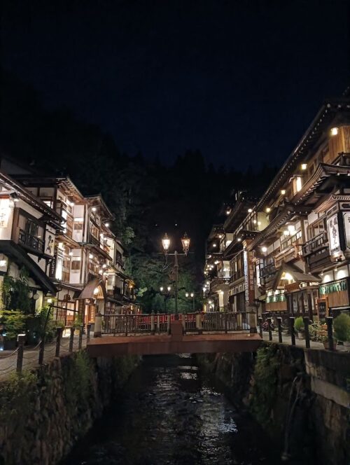 銀山温泉夜のライトアップ